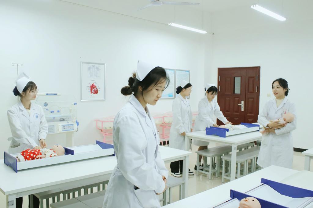 儿科护理实验室